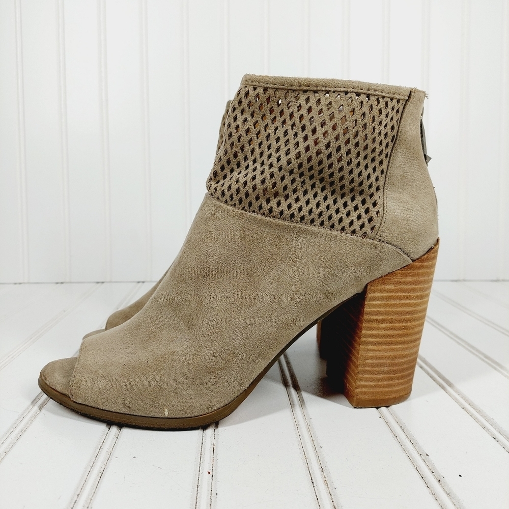 Report Block Heel Perforated Peep Toe Casual Ankl… - image 1